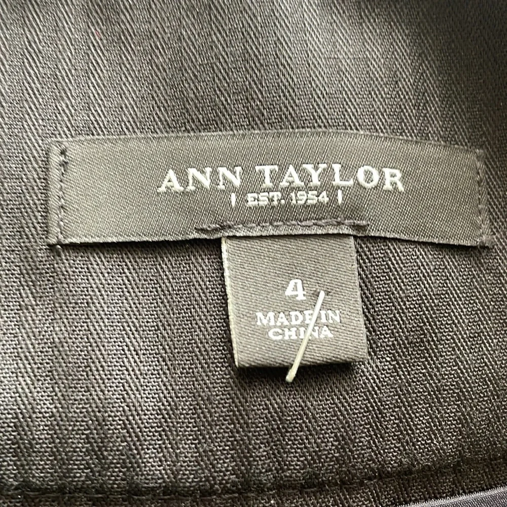Ann Taylor Navy Blue Size 4 Trousers